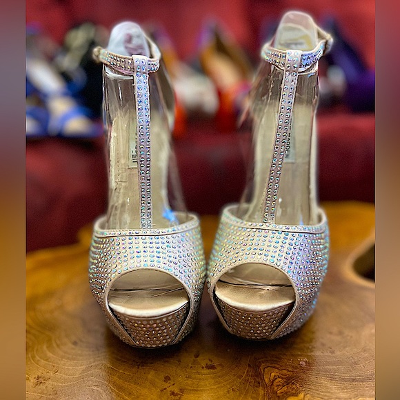 Gold Ankle T-Strap Open-Toe Steve Madden Stiletto Platforms - Picture 2 of 13